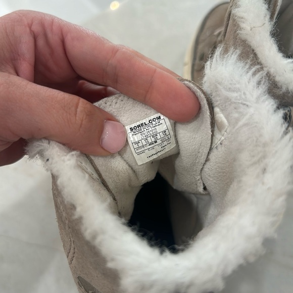 Little Girl Sorel Boots - Picture 3 of 5